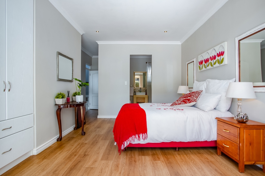 5 Bedroom Property for Sale in Lemoenkloof Western Cape